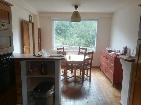 Maison atypique 130 m² – Terrain avec rivière – Mortain (50)