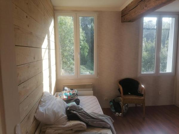 Maison atypique 130 m² – Terrain avec rivière – Mortain (50)