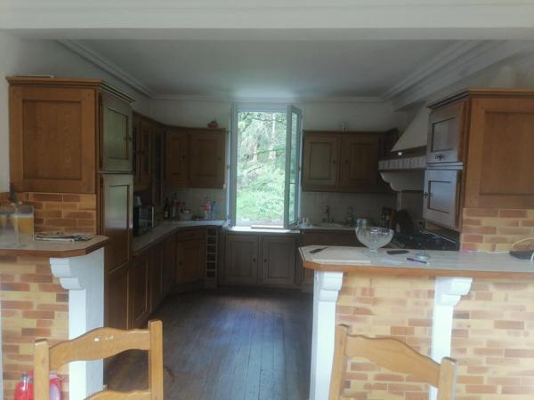 Maison atypique 130 m² – Terrain avec rivière – Mortain (50)