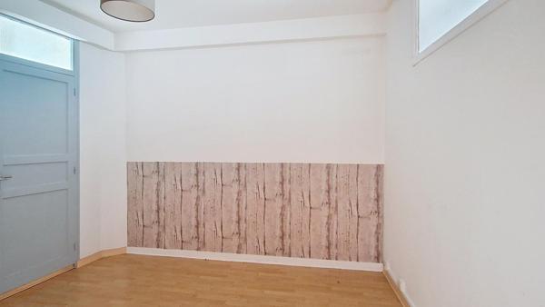 Bel appartement de 102,33 m² avec deux grandes chambres et une buanderie/bureau.