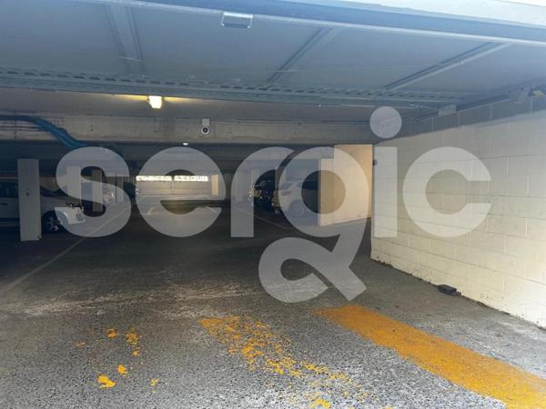 Location Parking 10 59110 La Madeleine 14 1046 01 0114