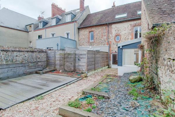 Maison de ville entièrement rénovée – 5 pièces – Terrasse – L’Aigle