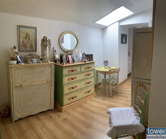 MATHA 17160 - Maison charentaise de 180 m² habitable sur un terrain de 326 m² .