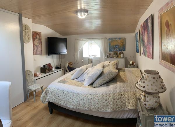 MATHA 17160 - Maison charentaise de 180 m² habitable sur un terrain de 326 m² .