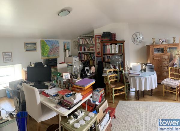 MATHA 17160 - Maison charentaise de 180 m² habitable sur un terrain de 326 m² .