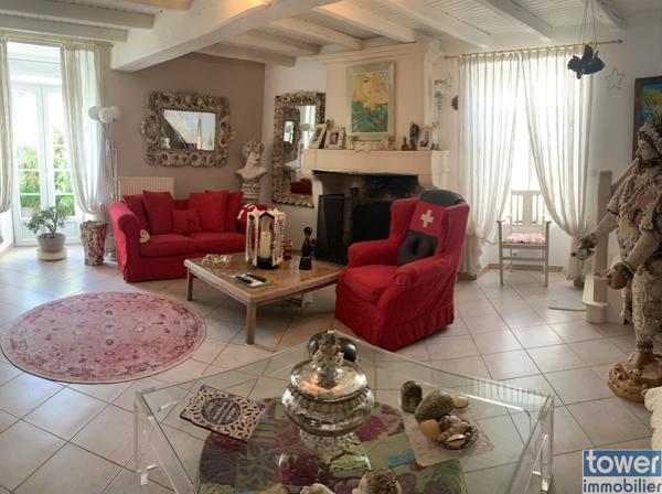 MATHA 17160 - Maison charentaise de 180 m² habitable sur un terrain de 326 m² .