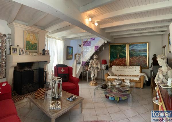 MATHA 17160 - Maison charentaise de 180 m² habitable sur un terrain de 326 m² .