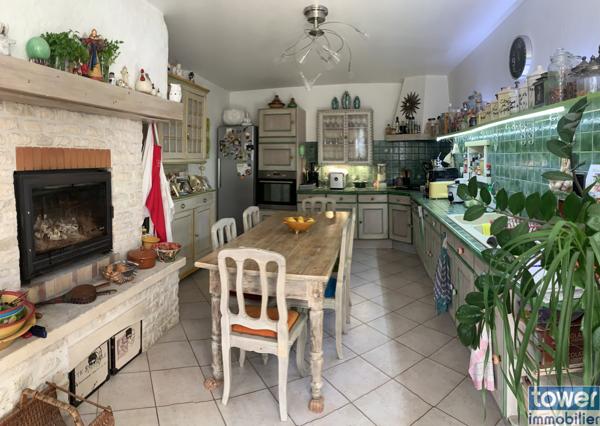 MATHA 17160 - Maison charentaise de 180 m² habitable sur un terrain de 326 m² .