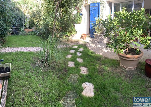 MATHA 17160 - Maison charentaise de 180 m² habitable sur un terrain de 326 m² .