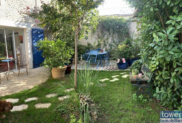 MATHA 17160 - Maison charentaise de 180 m² habitable sur un terrain de 326 m² .