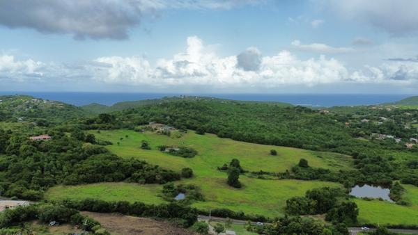 Terrain de 1660m2 au Marin vue mer et campagne