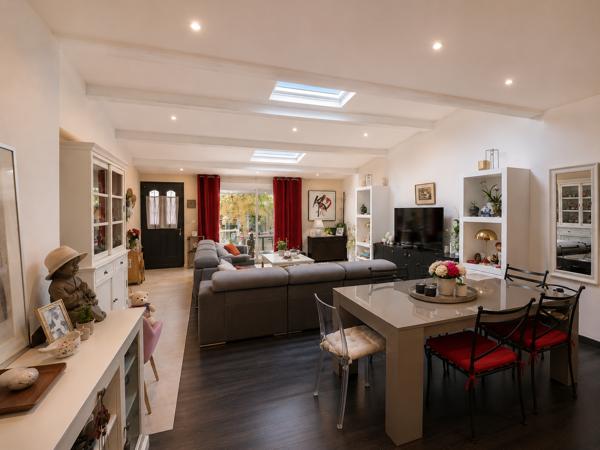Maison
         4 pièces
        - 122 m² Bien prestige 499 000 € *