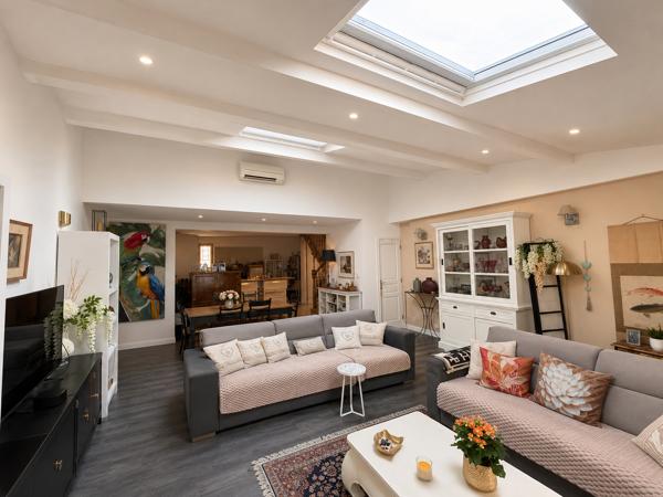 Maison
         4 pièces
        - 122 m² Bien prestige 499 000 € *
