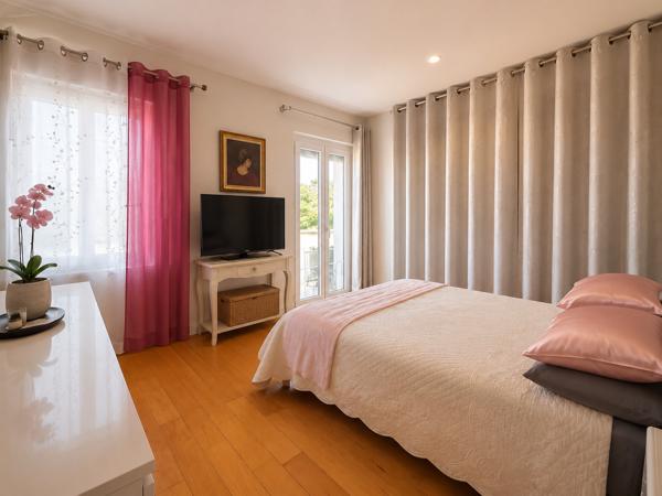 Maison
         4 pièces
        - 122 m² Bien prestige 499 000 € *