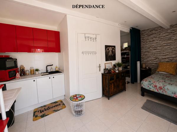 Maison
         4 pièces
        - 122 m² Bien prestige 499 000 € *