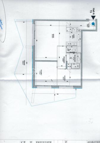Au cœur du très recherché quartier de PORT MARIANNE, découvrez ce bel appartement T3 de 64,75 m², situé au sein de la résidence contemporaine KOH-I-NOOR, construite en 2016.

Situé au 1ER ÉTAGE AVEC ASCENSEUR, l’appartement se compose d’une entrée avec rangements, d’un séjour avec cuisine, de DEUX CHAMBRES, d’une salle de bains et d’un WC indépendant.

SON VÉRITABLE ATOUT : une SUPERBE TERRASSE DE 33,92 M², offrant un véritable espace de vie supplémentaire aux beaux jours.

Un PARKING PRIVATIF EN SOUS-SOL complète le bien.

La résidence bénéficie de prestations récentes et soignées : ASCENSEUR, DOUBLE VITRAGE, accès sécurisé et espaces communs entretenus.

Les charges de copropriété, d’environ 175 € PAR MOIS, comprennent notamment le CHAUFFAGE COLLECTIF ET L’EAU CHAUDE.

Un appartement idéal pour une RÉSIDENCE PRINCIPALE ou un INVESTISSEMENT LOCATIF, à proximité immédiate des commerces, transports et commodités de Port Marianne.