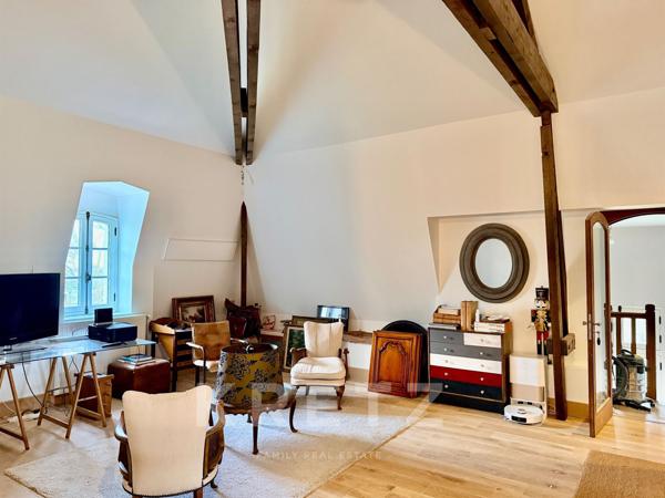 À 400m de la mer, Petit Château néo Louis XIII du XIXe, parc de 8000m2 avec piscine