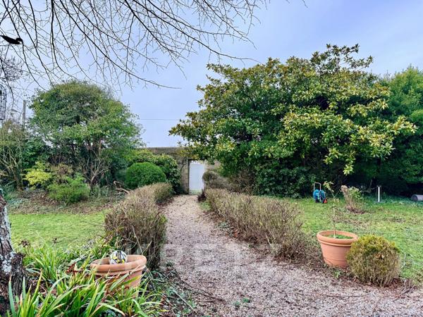 À 400m de la mer, Petit Château néo Louis XIII du XIXe, parc de 8000m2 avec piscine