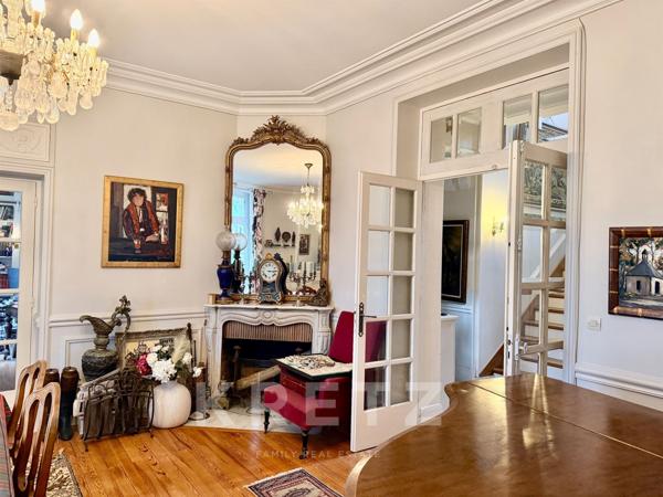 À 400m de la mer, Petit Château néo Louis XIII du XIXe, parc de 8000m2 avec piscine