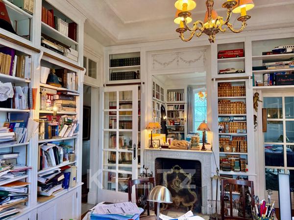 À 400m de la mer, Petit Château néo Louis XIII du XIXe, parc de 8000m2 avec piscine