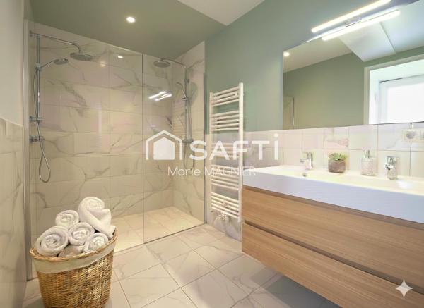 Tout à pied pour ce grand T2 de 47m2 avec balcon dans une résidence sécurisée et recherchée - centre-ville de CAVALAIRE s/mer