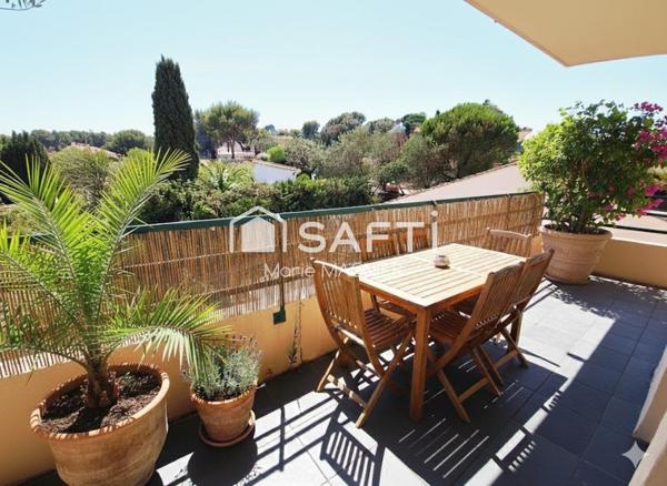 Tout à pied pour ce grand T2 de 47m2 avec balcon dans une résidence sécurisée et recherchée - centre-ville de CAVALAIRE s/mer