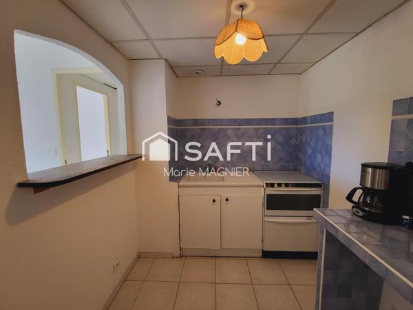 Tout à pied pour ce grand T2 de 47m2 avec balcon dans une résidence sécurisée et recherchée - centre-ville de CAVALAIRE s/mer