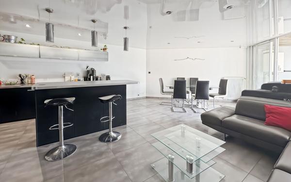 Appartement à vendre    3 pièces • 69 m2 Marseille 9