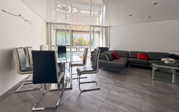 Appartement à vendre    3 pièces • 69 m2 Marseille 9