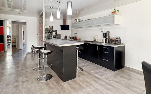 Appartement à vendre    3 pièces • 69 m2 Marseille 9