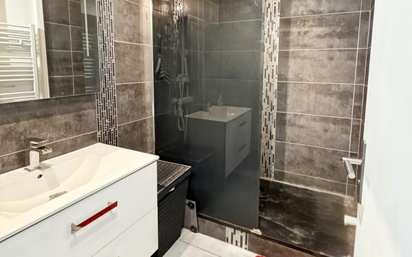 Appartement à vendre    3 pièces • 69 m2 Marseille 9