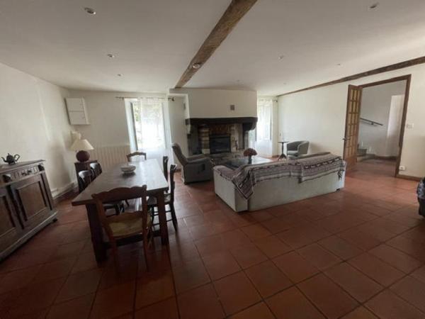 Maison - Proximite oloron-sainte-marie - Réf.:205426 PROXIMITE OLORON - GRANDE MAISON T6 EN PIERRES AVEC COUR, JARDIN ET GARAGE AU CACHET DE L' ANCIEN -