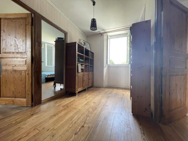 Maison - Proximite oloron-sainte-marie - Réf.:205426 PROXIMITE OLORON - GRANDE MAISON T6 EN PIERRES AVEC COUR, JARDIN ET GARAGE AU CACHET DE L' ANCIEN -