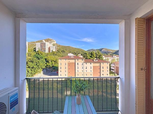 Marseille 10ᵉ - Quartier Saint-Tronc- Type 4 avec balcon, loggia et cave