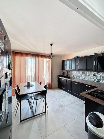 Marseille 10ᵉ - Quartier Saint-Tronc- Type 4 avec balcon, loggia et cave