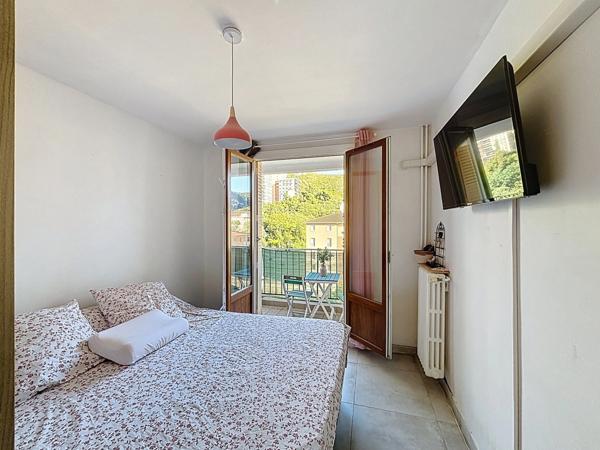 Marseille 10ᵉ - Quartier Saint-Tronc- Type 4 avec balcon, loggia et cave