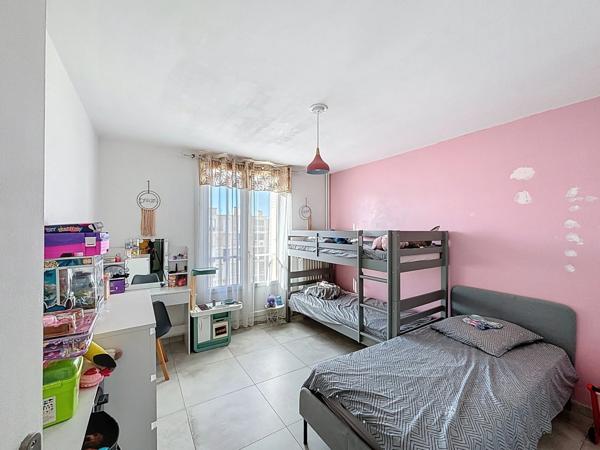 Marseille 10ᵉ - Quartier Saint-Tronc- Type 4 avec balcon, loggia et cave