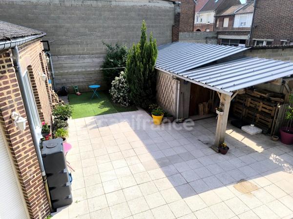 Albert – Élégante maison bourgeoise de 230 m² avec garage, cave et extérieur sans vis-à-vis