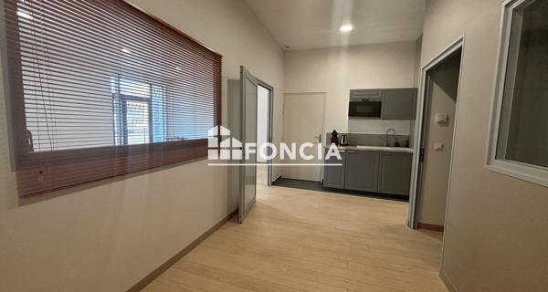 À vendre Local commercial 91.37 m² - Avignon 84000