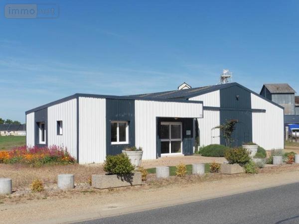 Entrepôt et bureaux à vendre à Noyant-Villages dans le Maine-et-Loire (49490), ref : LB/2315   
centre