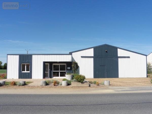 Entrepôt et bureaux à vendre à Noyant-Villages dans le Maine-et-Loire (49490), ref : LB/2315   
centre