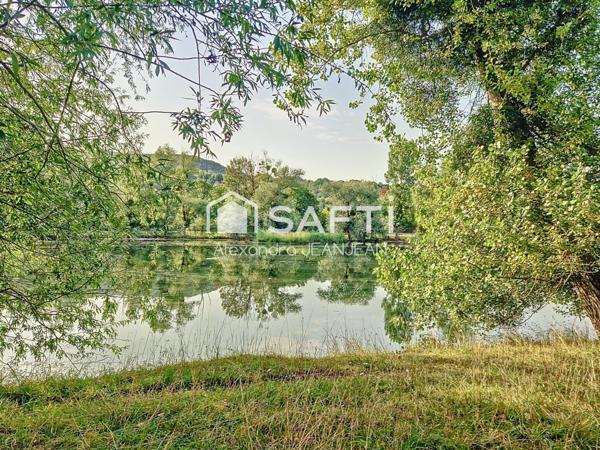 Magnifique terrain de loisirs avec un étang
