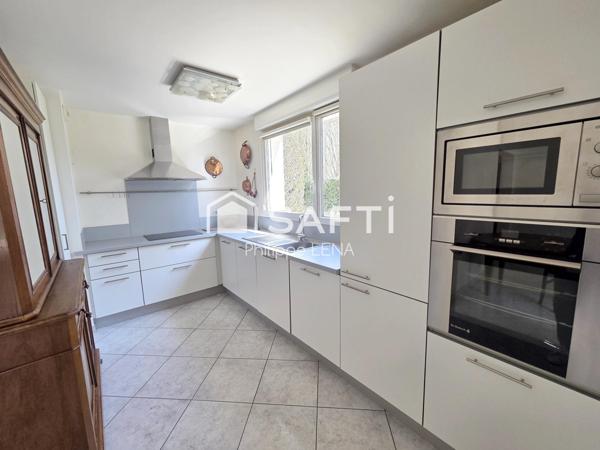 F3 avec terrasse, résidence haut-de-gamme de 2007