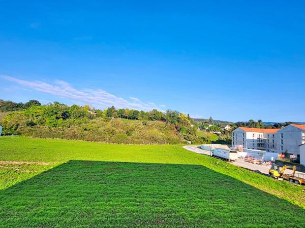 Le charme d’un duplex, le confort d’une résidence sécurisée