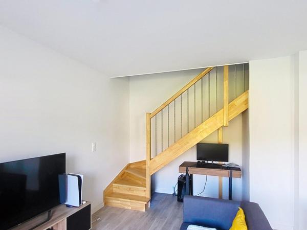 Le charme d’un duplex, le confort d’une résidence sécurisée