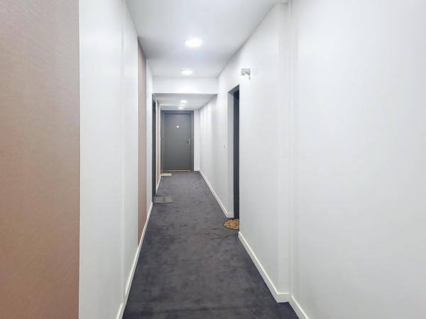 Le charme d’un duplex, le confort d’une résidence sécurisée