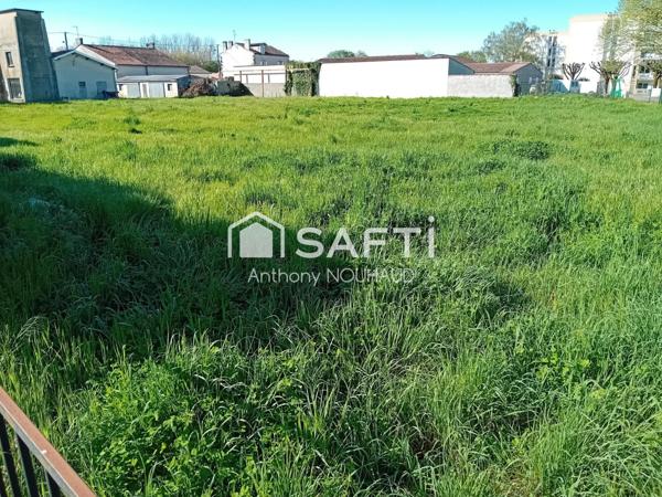 TERRAIN constructible proche centre de Cognac.