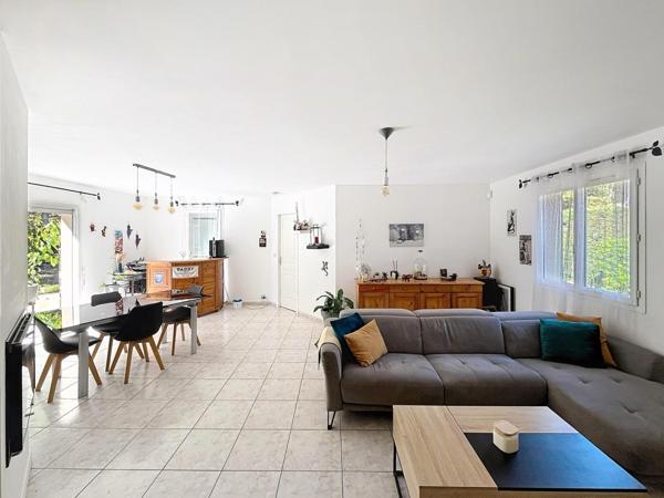 Jolie maison familiale en lisière de forêt