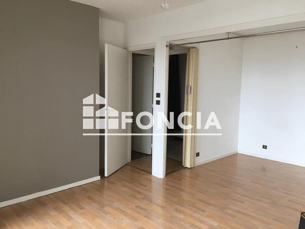 Location Studio 33.81 m² - 60 RUE MONSEIGNEUR TREHIOU Vannes 56000