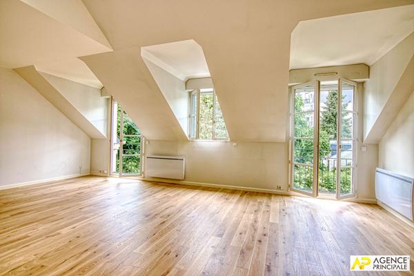 Versailles Montreuil Appartement 5 / 6 pièces 126 m² au sol situé au 2ème et dernier étage avec ascenseur , cave et double parking 930 000 € **  - Référence  28245